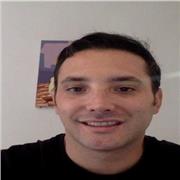 Profesional en Derecho y Derechos Humanos, con formación artística y musical. Apasionado por la enseñanza.